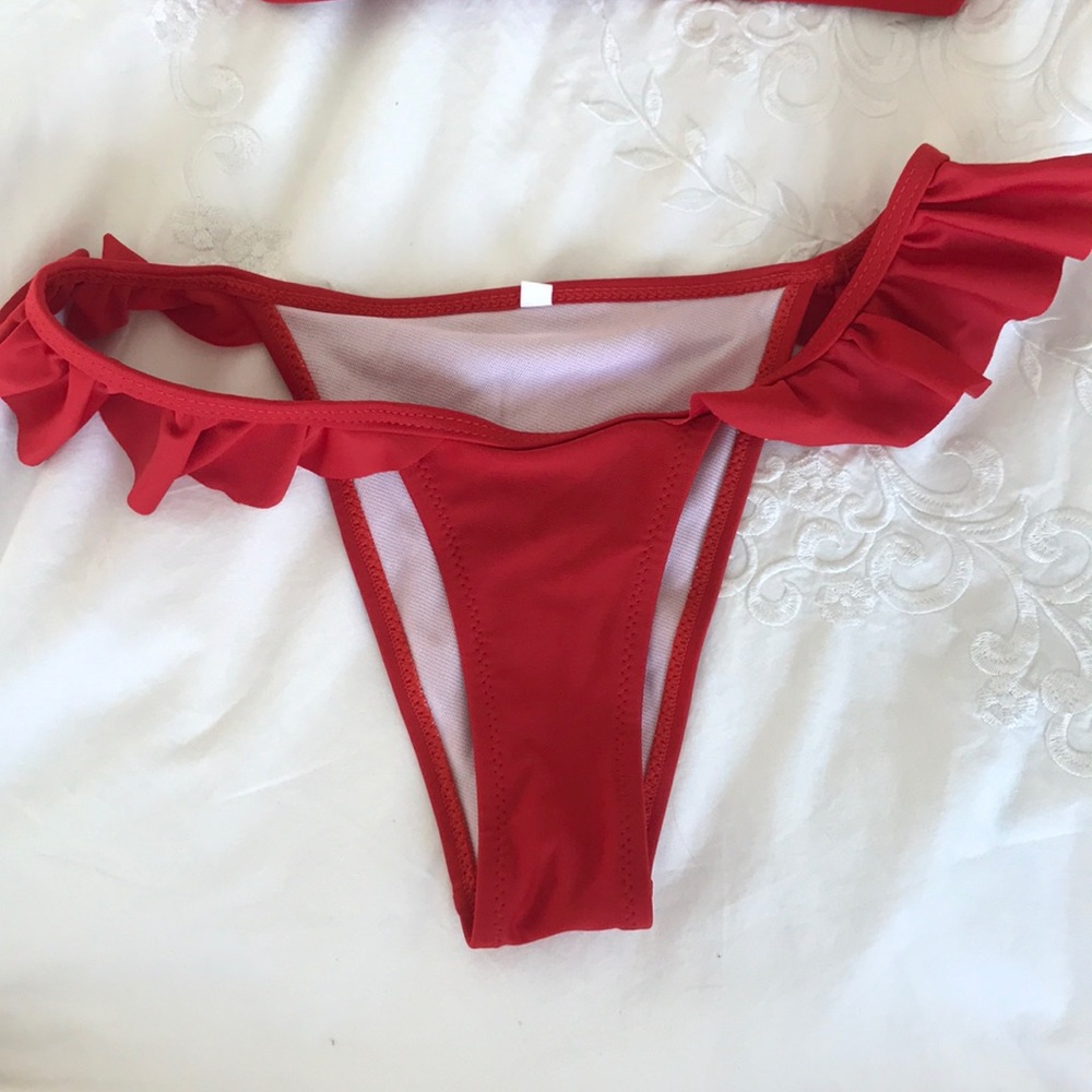 Red bikini set - Picture 2 of 4
